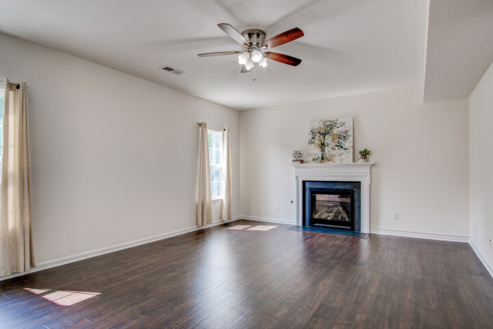 Living room Empty